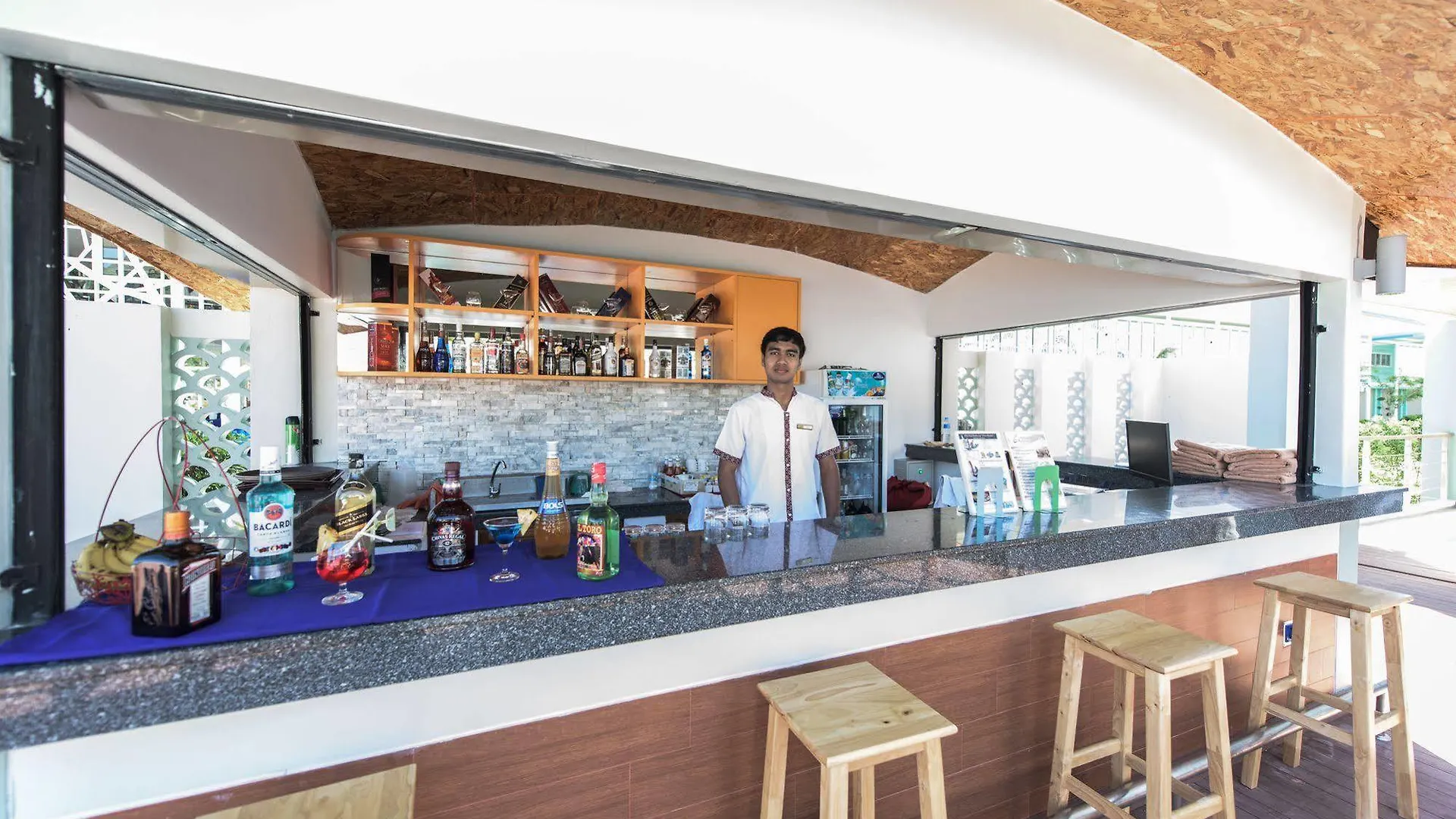 Phi Phi Harbour View Hotel-Sha Extra Plus